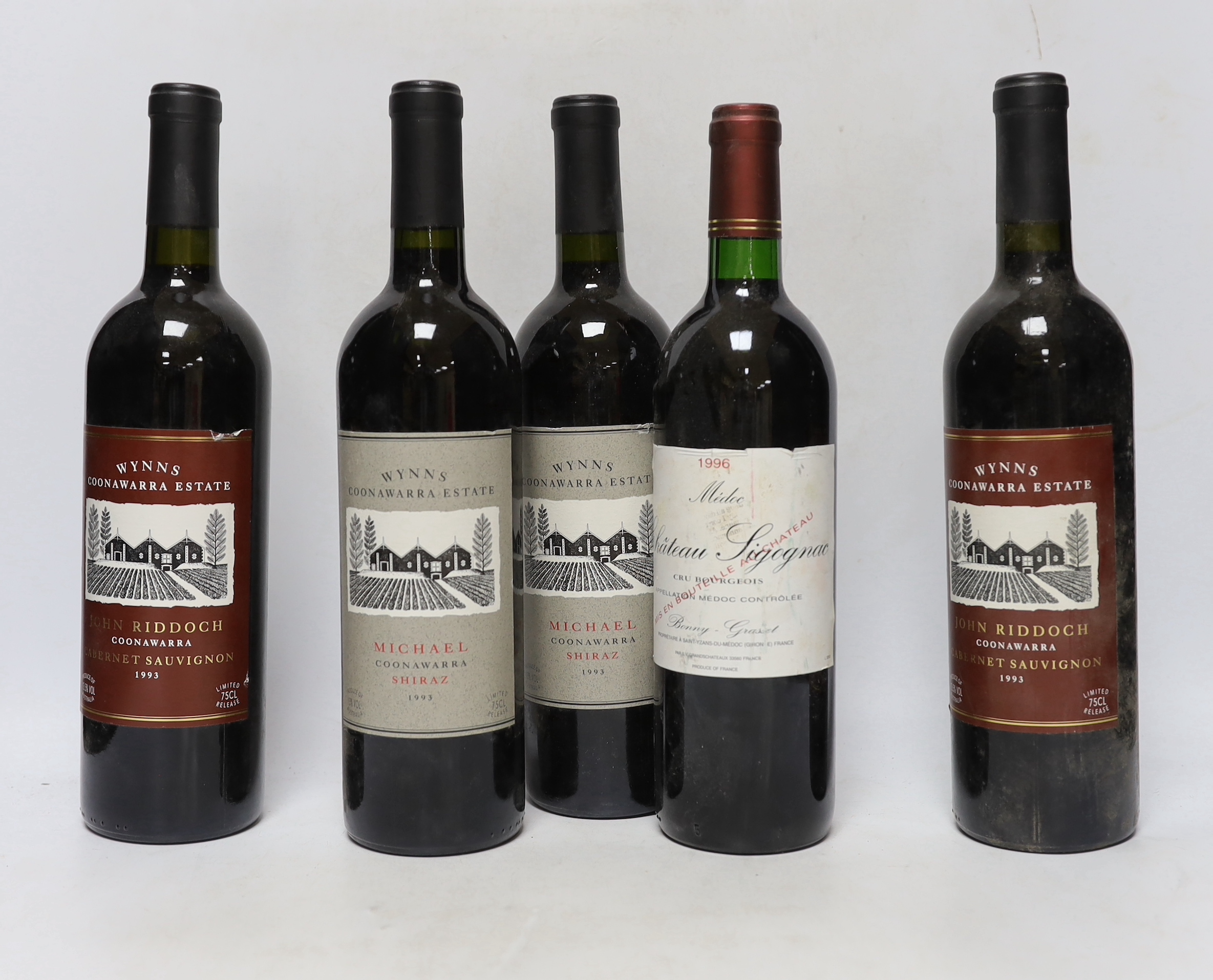Eleven bottles of assorted wine to include Wynns Coonawarra Estate Cabernet Sauvignon and Shiraz 1993 (7) St Emilion 1991 (1) Chablis 1997 (1)
